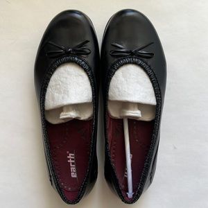 Earth Women’s Proper Leather Flats